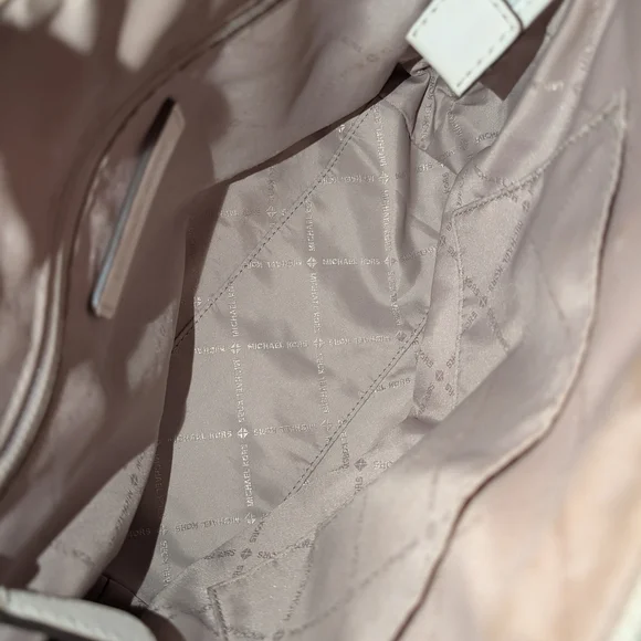 Michael Kors White Leather Handbag - Picture 6 of 11